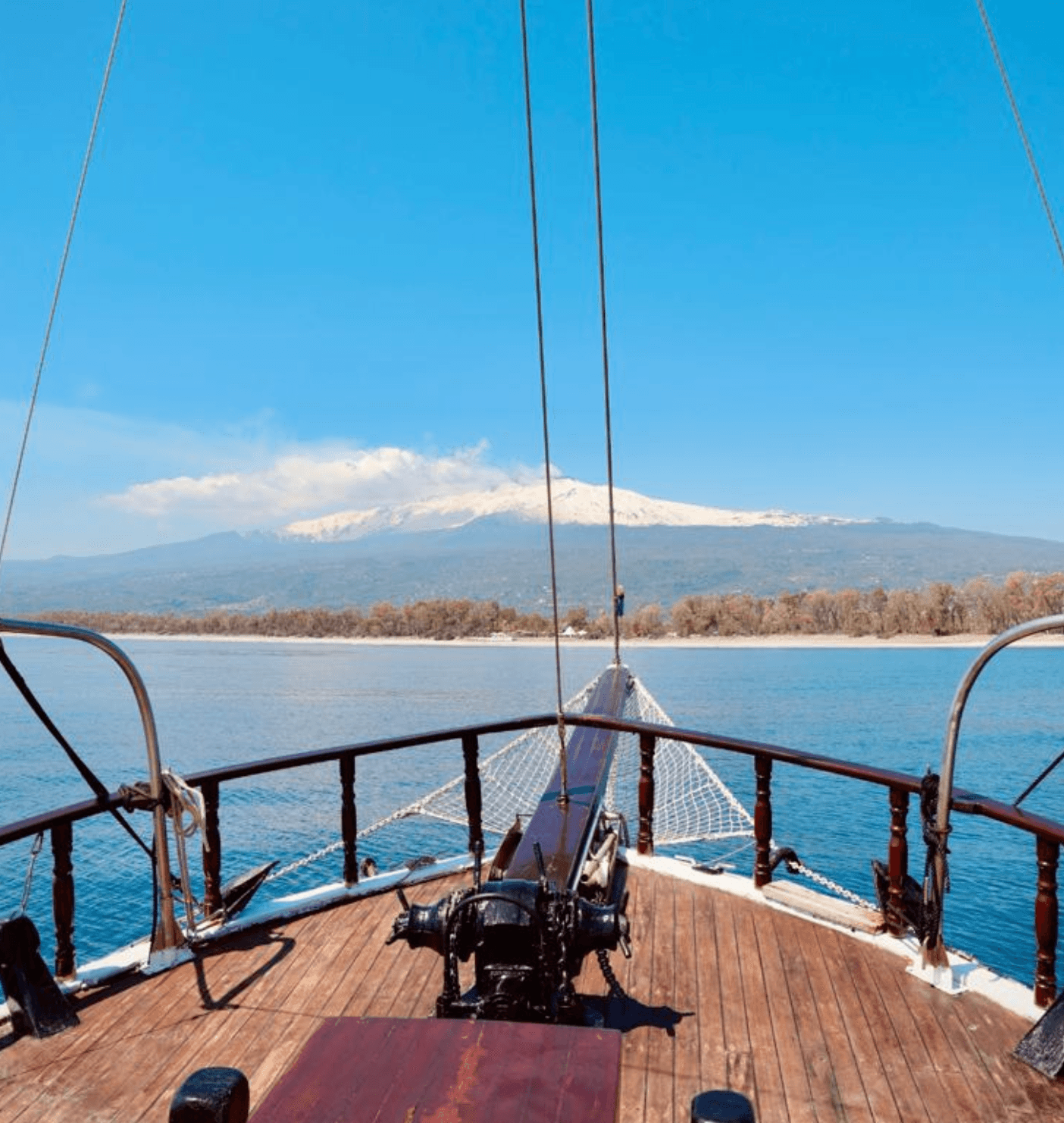 Scogliera sul mare Ionio